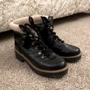 Universal Thread black boots